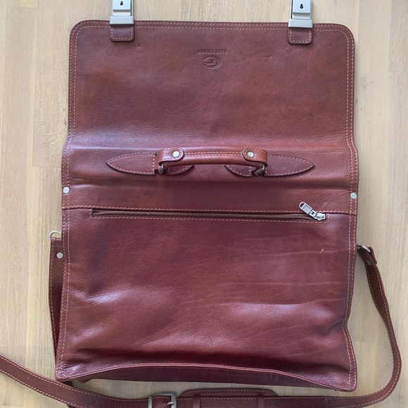 Unisex Leather Brown Bag NWOT, but it was in my wardrobe for a while - Picture 9 of 17